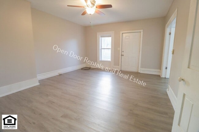 Building Photo - 121-123 S State St