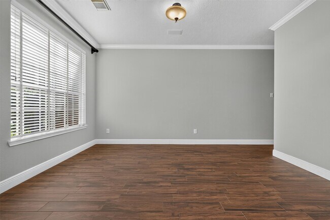 Building Photo - 108 Oak Creek Ln