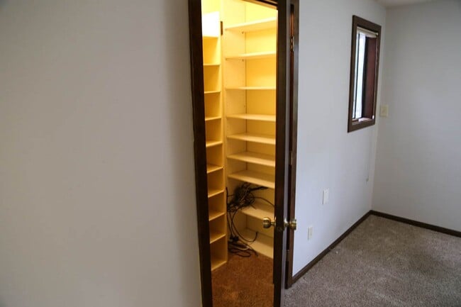 Building Photo - 4 bed 3 bath home, Lease through June 2027