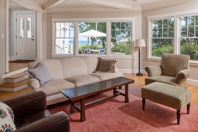 Building Photo - 2 Oak Knoll Rd