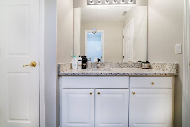 Building Photo - 4715 Cumbrian Lakes Dr