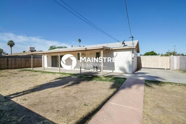Building Photo - 4 Bedroom Pet-Friendly Home in Phoenix, AZ with Main Street Renewal