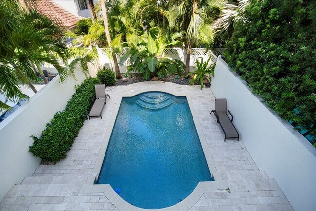 Building Photo - 425 N Ocean Blvd
