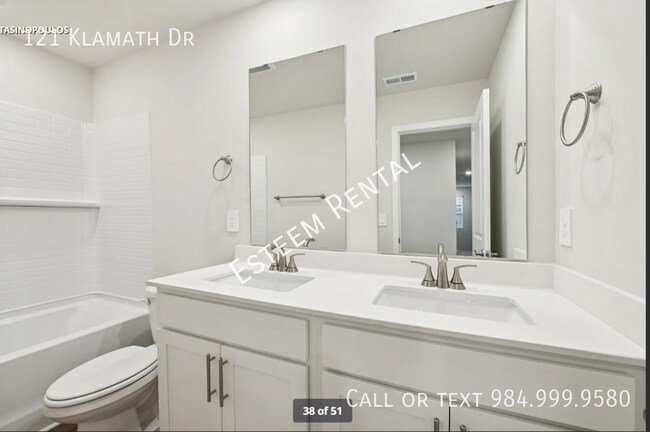 Building Photo - 121 Klamath Dr