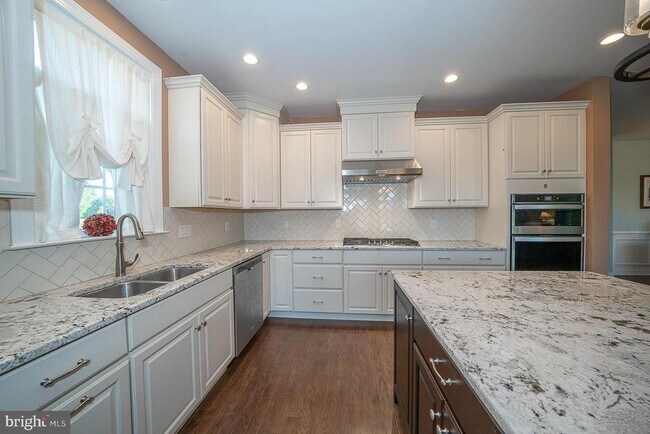 Building Photo - 3701 Parris Blvd
