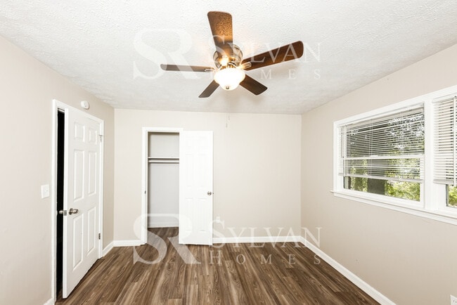 Building Photo - Do not miss out on the incredible opportun...