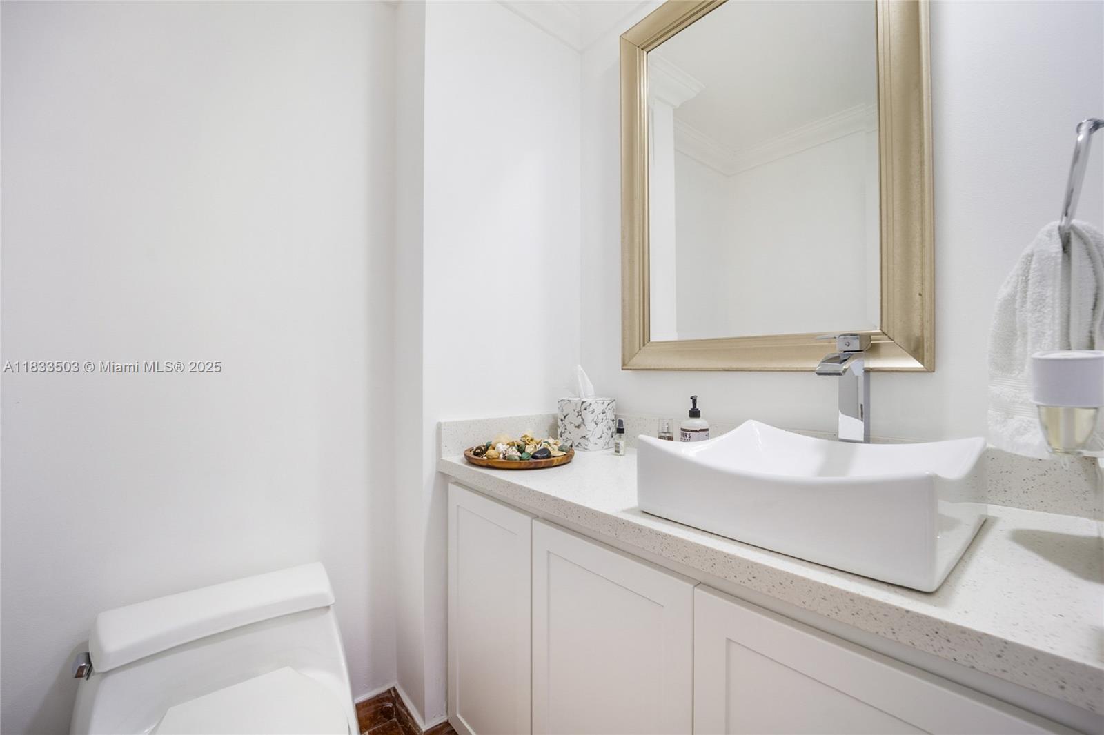 Building Photo - 888 Brickell Key Dr