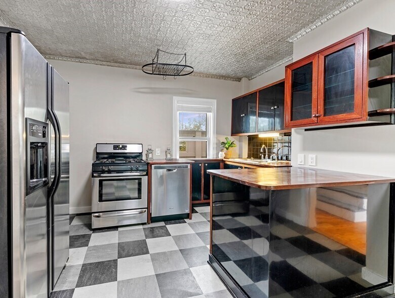 Building Photo - 80 Irving St