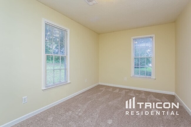 Building Photo - 3276 Lancer Dr