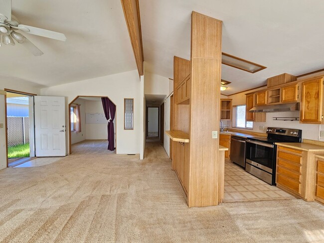 Building Photo - 13973applelane.is4lease.com