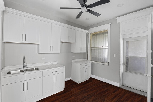 Building Photo - 5343 S Indiana Ave