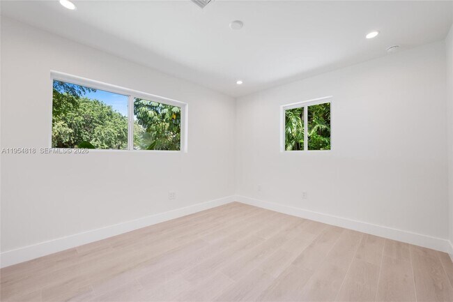 Building Photo - 7460 SW 126th St