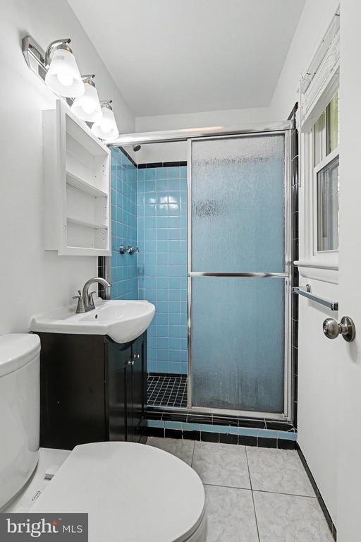 Building Photo - 604 Yeonas Dr SW