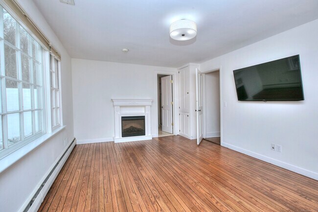 Building Photo - 53 Sylvan Rd N