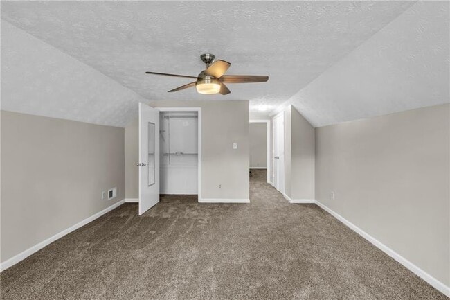 Building Photo - 3040 Clearbrook Dr