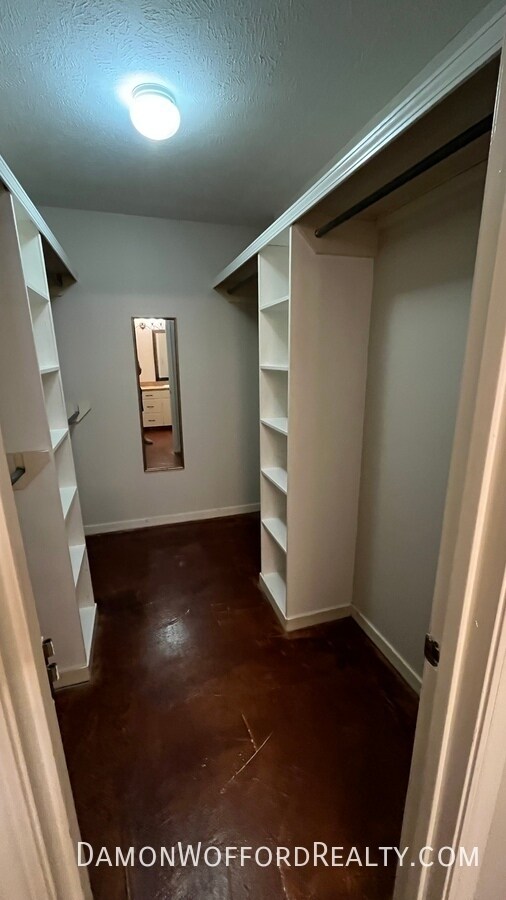 Building Photo - 308 Woodrun Dr