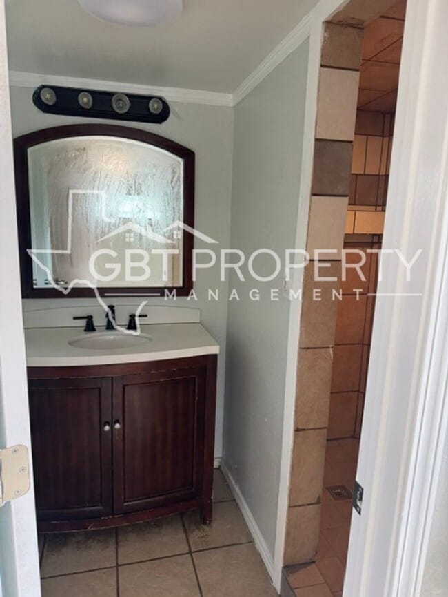 Building Photo - Rent Ready