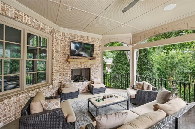 Building Photo - 6285 Aberdeen Dr NE