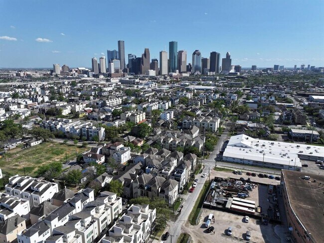 Building Photo - 2014 Sabine St