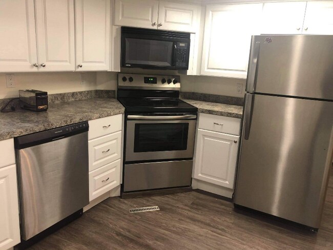 Building Photo - 1673 Northfield Rd