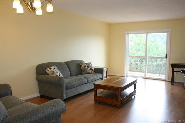 Building Photo - 92 Commodore Commons Ct