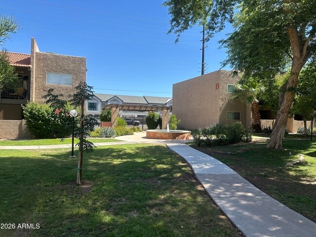 Building Photo - 5525 E Thomas Rd