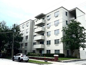 Building Photo - Hyde Park Towers