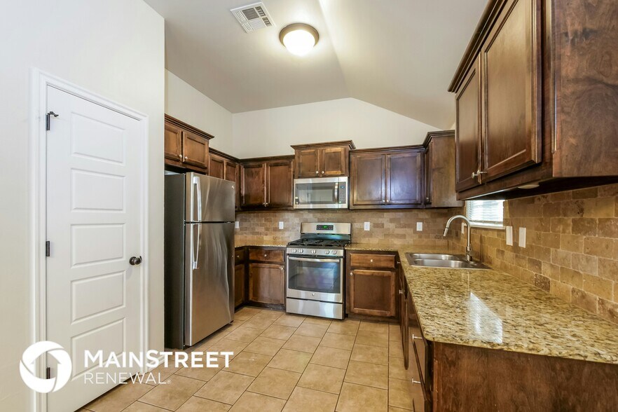 Building Photo - 1338 Selborne Pl