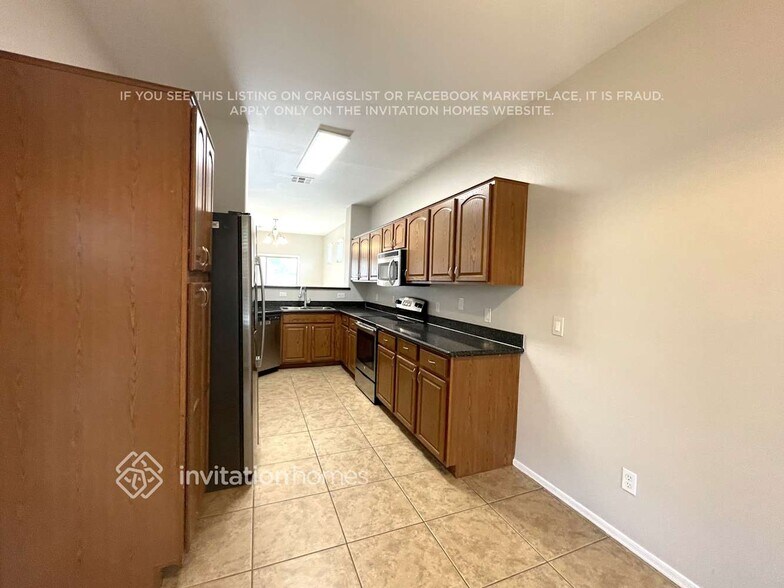 Building Photo - 14847 N 174th Ln