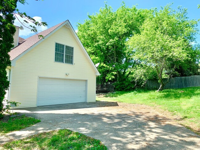 Building Photo - 3300 Tara Blvd