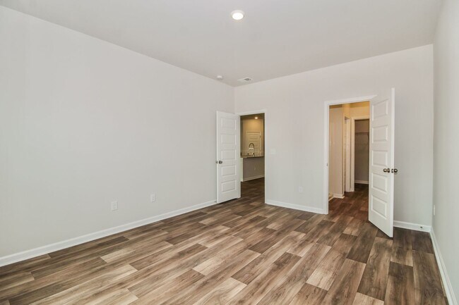 Building Photo - $500 Off 1st Month's Rent - 4 Bdrm/3 Bath, Brand New Townhome in Ocean Isle