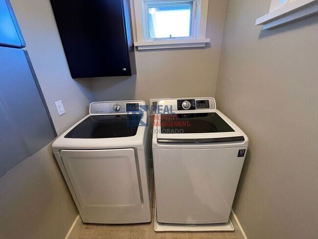 Building Photo - 233 S Pearl St