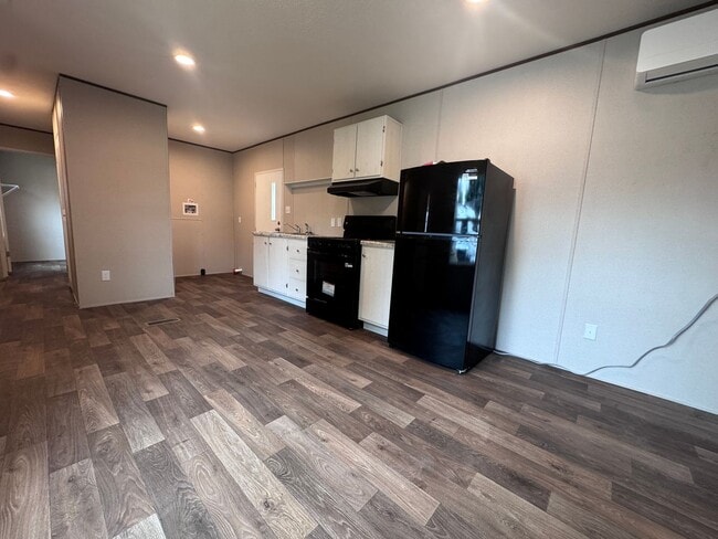 Building Photo - Evergreen Community