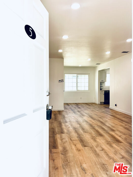 Building Photo - 938 W Glenoaks Blvd