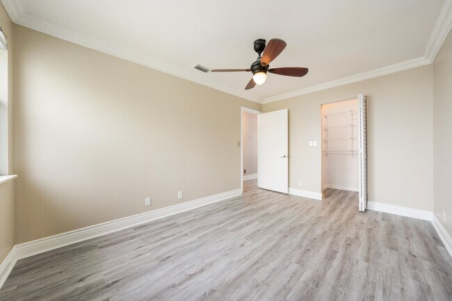 Building Photo - 5319 Tennis Ln