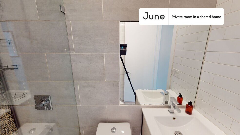 Building Photo - Room in Shared 4 bed/2 bath home