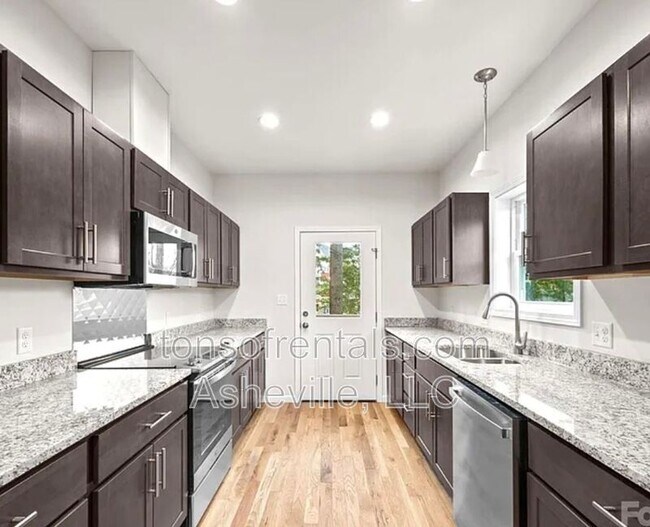 Building Photo - 7 Berry Crst Ln