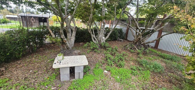 Building Photo - Beautiful Home With Incredible Views