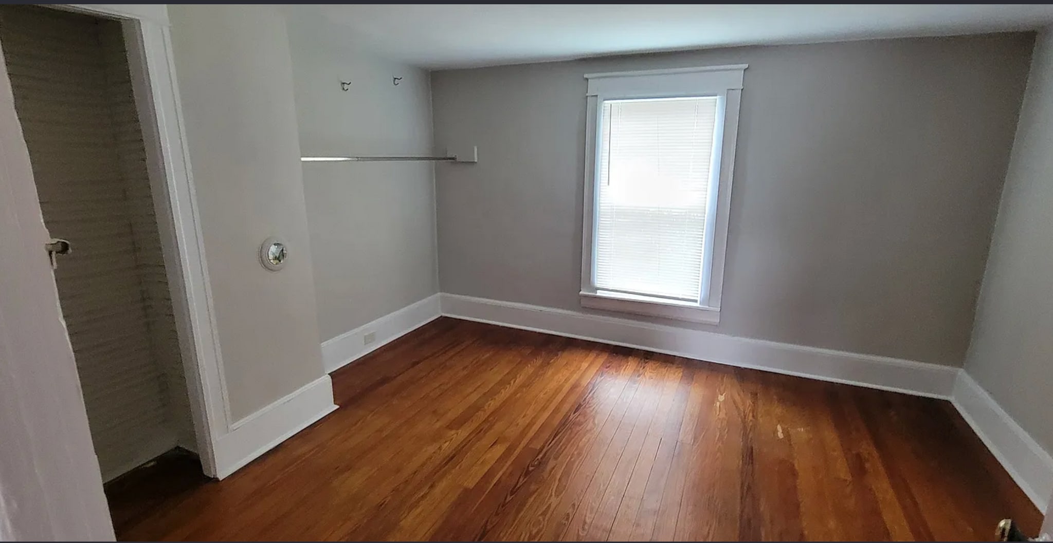 Bedroom #1 (Faces Side of House) - 212 Summit St