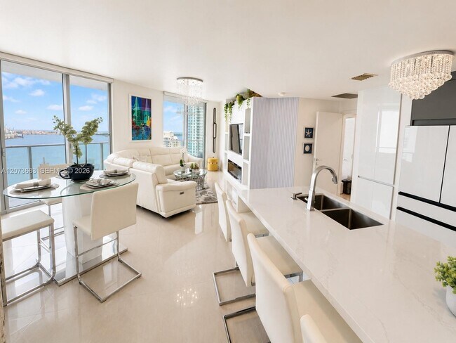 Building Photo - 300 S Biscayne Blvd