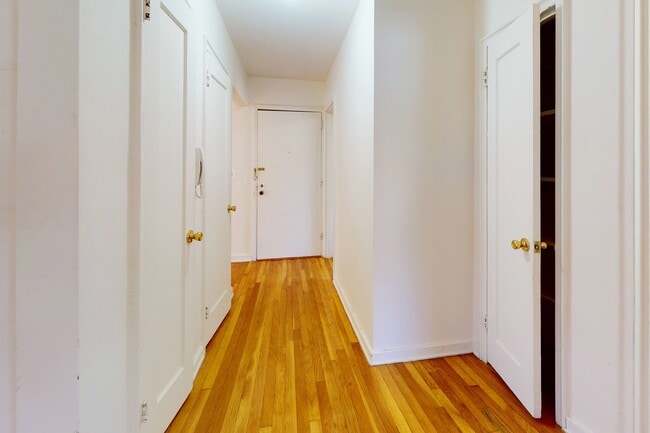 Interior Photo - River Terrace Gardens