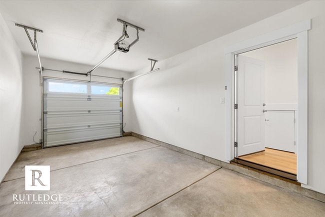 Building Photo - STUNNING 3 Bed / 2.5 Bath Brand New Townhome / End Unit !!!