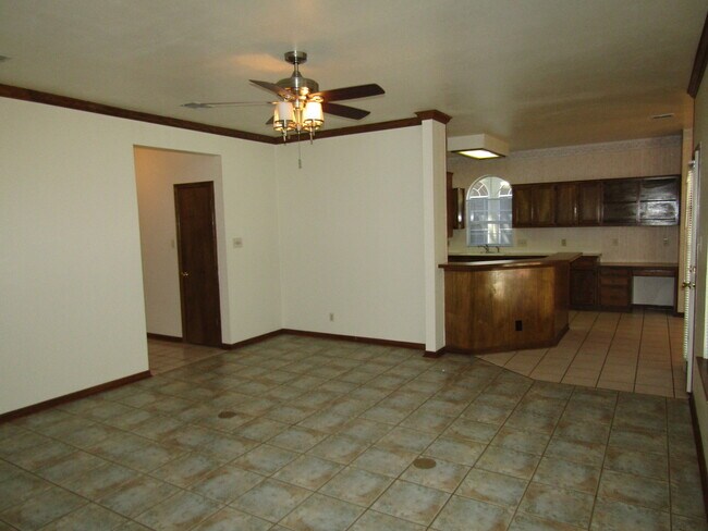 Building Photo - 6106 John Chisum Ln