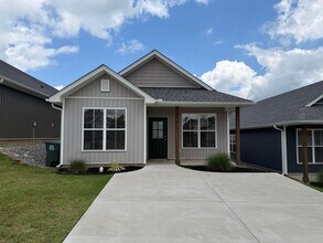Building Photo - 3 Bed 3 Bath Home