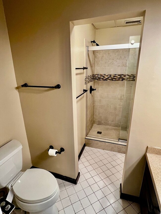 Building Photo - 1421 Peachtree St NE