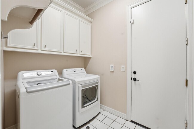 Building Photo - 3210 Maroneal St