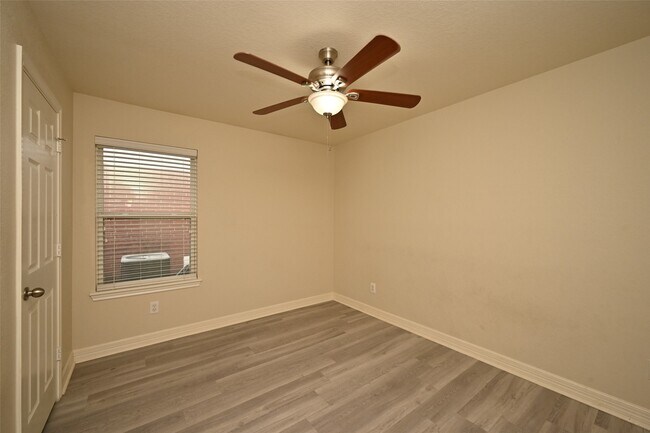 Building Photo - 1506 York Creek Dr