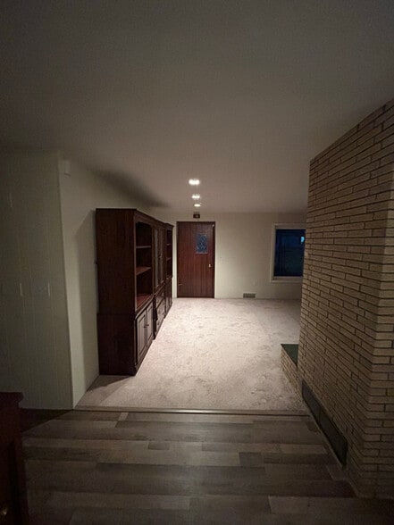 Building Photo - 5 Pine St