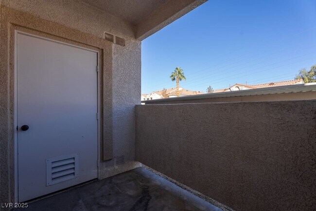 Building Photo - 855 N Stephanie St