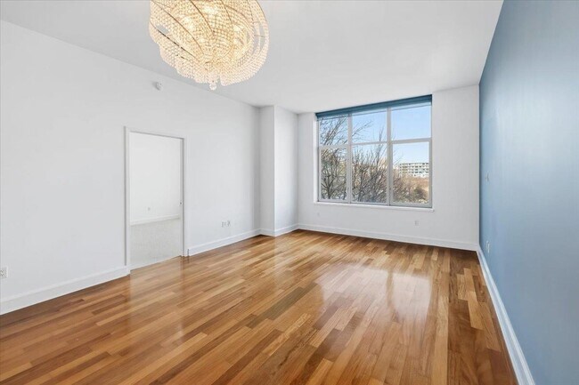 Building Photo - 8100 River Rd